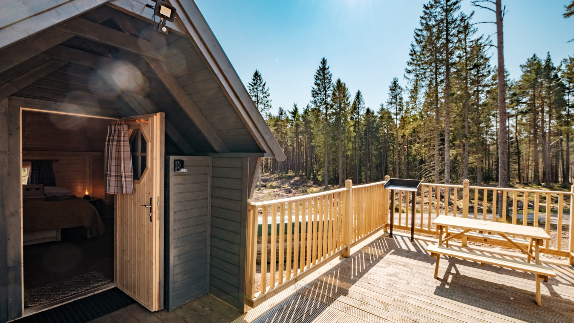 ghillies bothy decking
